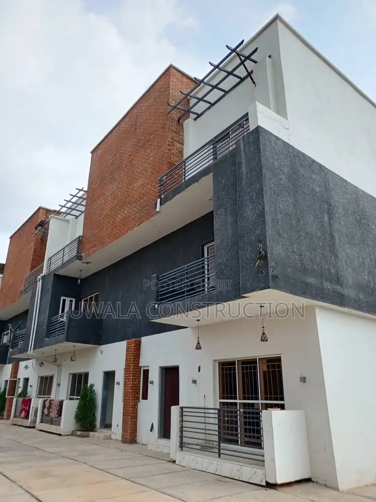 4bdrm Townhouse / Terrace in Mabushi for rent