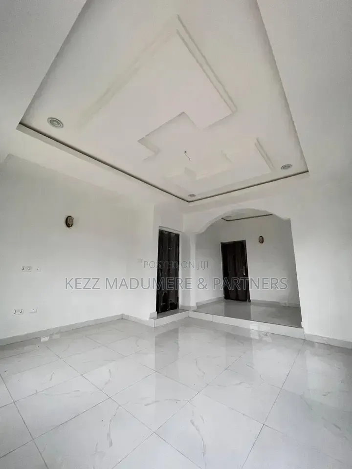 4bdrm Bungalow in Eliozu Eneka Link for sale