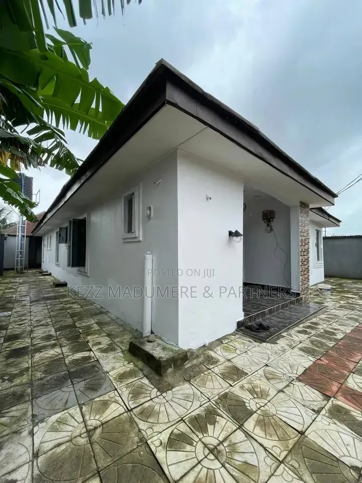 4bdrm Bungalow in Eliozu Eneka Link for sale