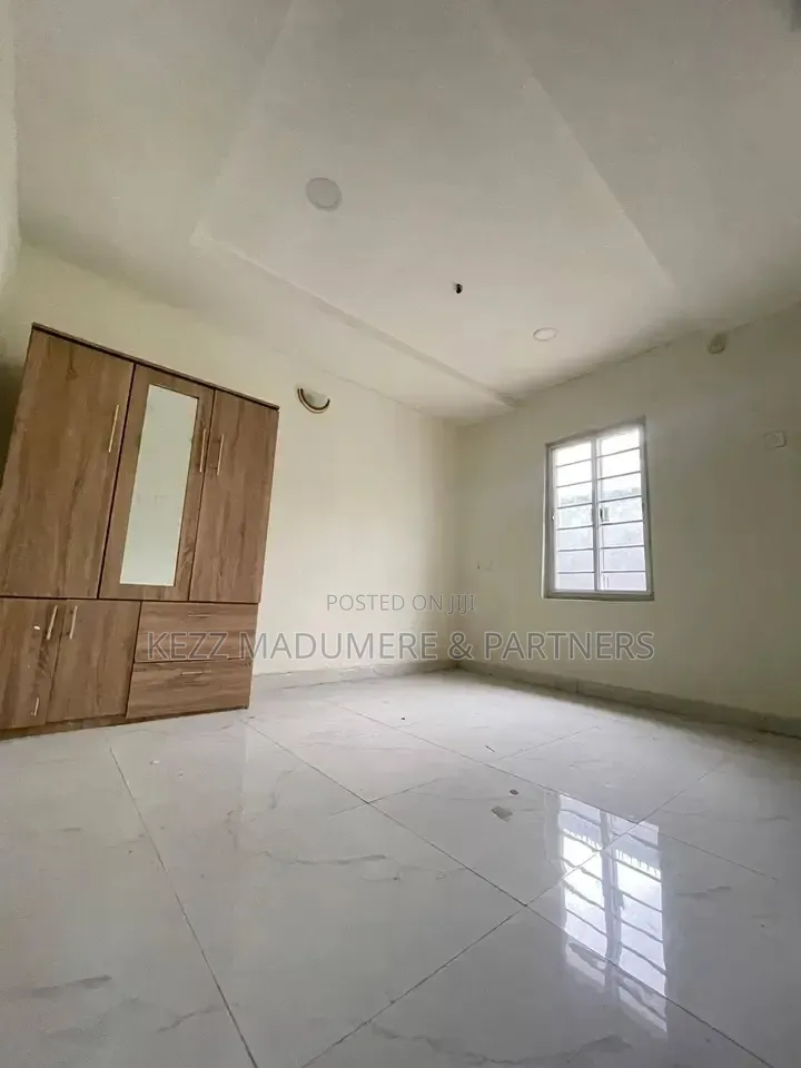 4bdrm Bungalow in Eliozu Eneka Link for sale
