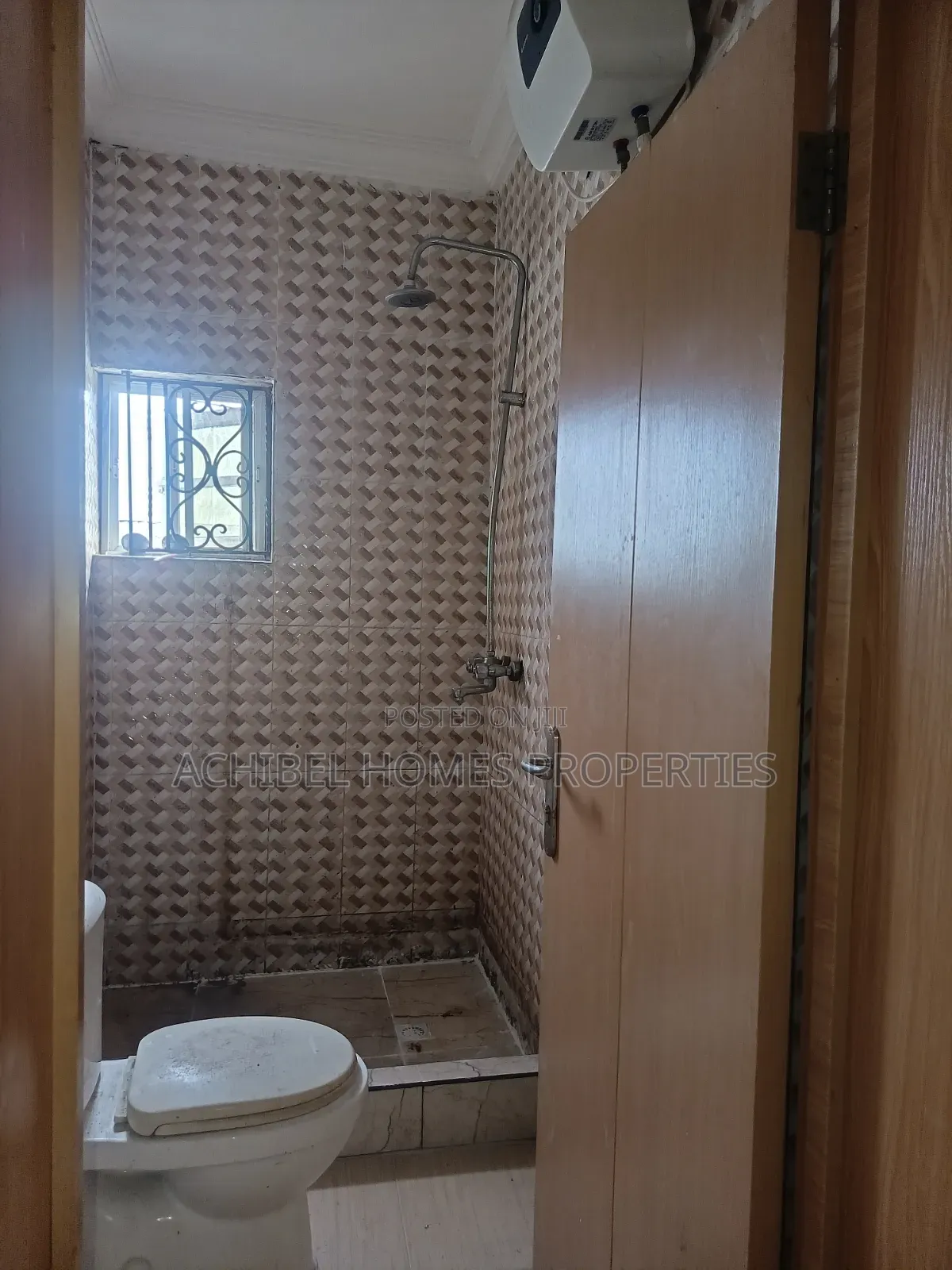 3bdrm Apartment in Near Ikota Villa, Lekki Phase 2 for rent