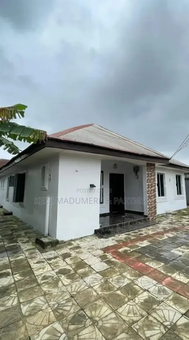 4bdrm Bungalow in Eliozu Eneka Link for sale