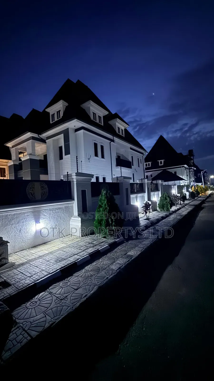 7bdrm Duplex in Efab Metropolis, Bunkoro for sale