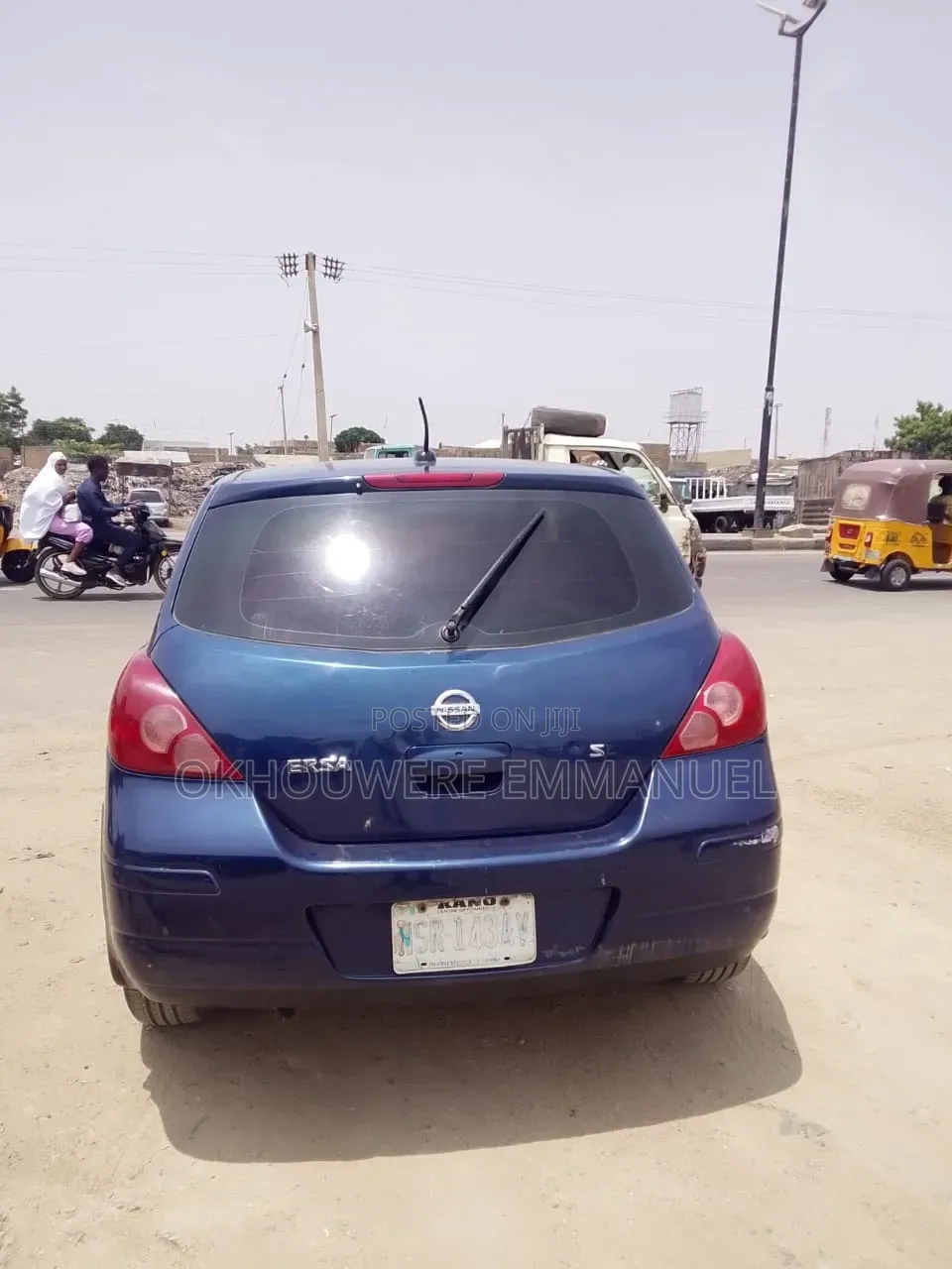 Nissan Versa 2005 Blue