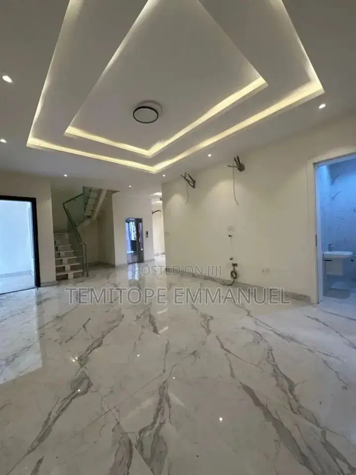 Furnished 5bdrm Duplex in Banana Island for sale