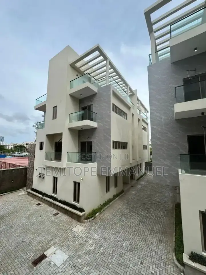 Furnished 5bdrm Duplex in Banana Island for sale