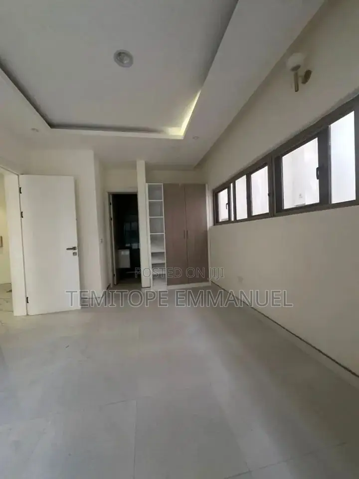Furnished 5bdrm Duplex in Banana Island for sale