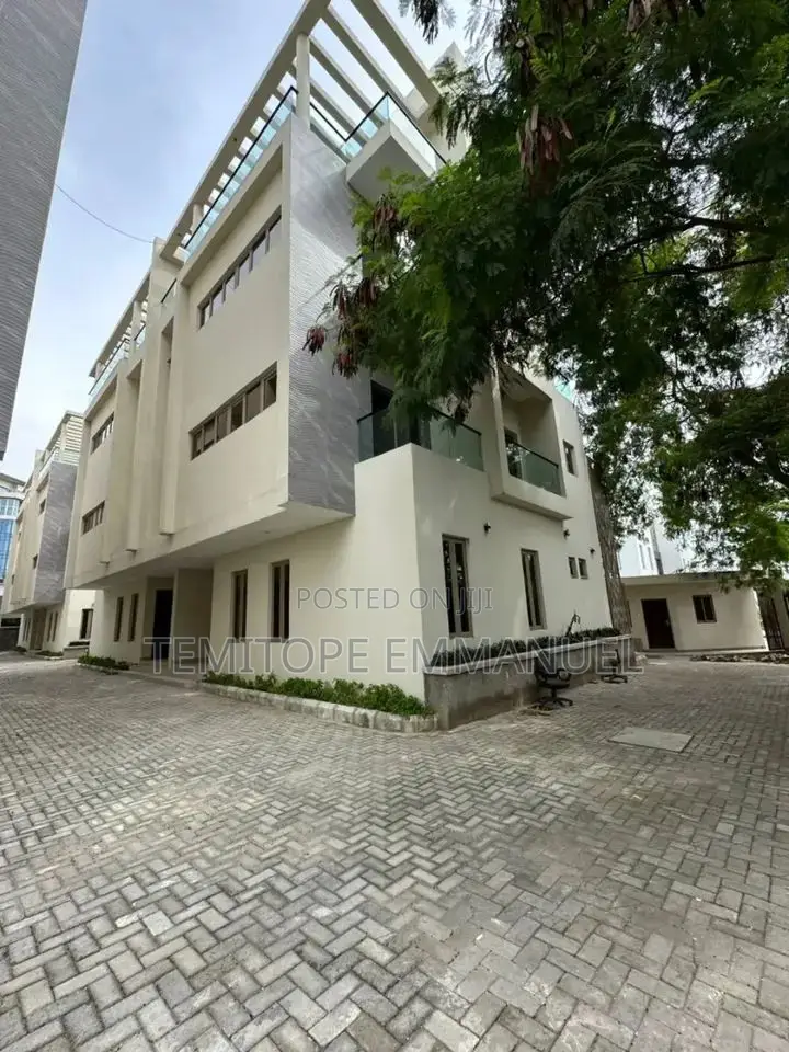 Furnished 5bdrm Duplex in Banana Island for sale