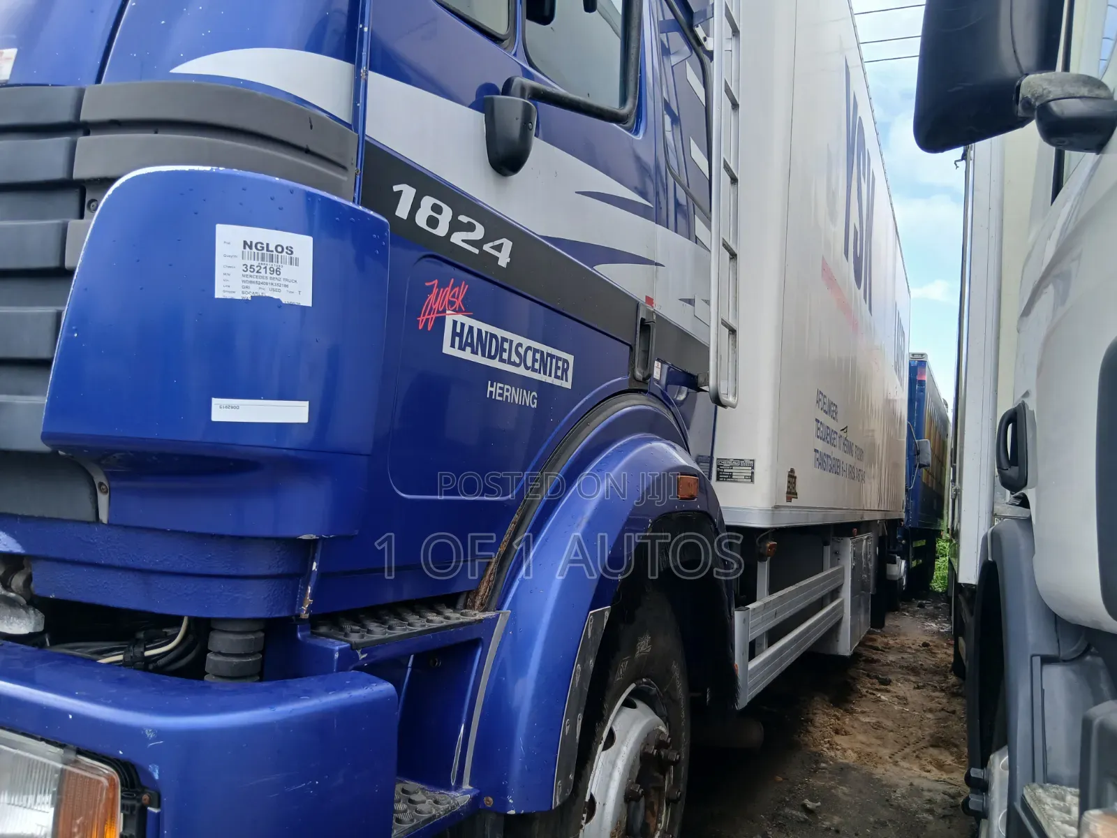 Mercedes Benz 1824 Blue Colour
