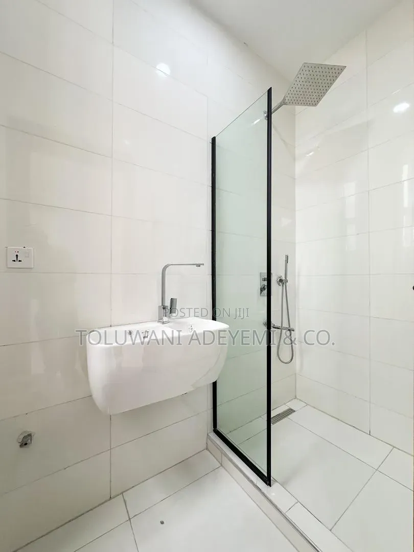 1bdrm Apartment in Victoria Island Extension for sale