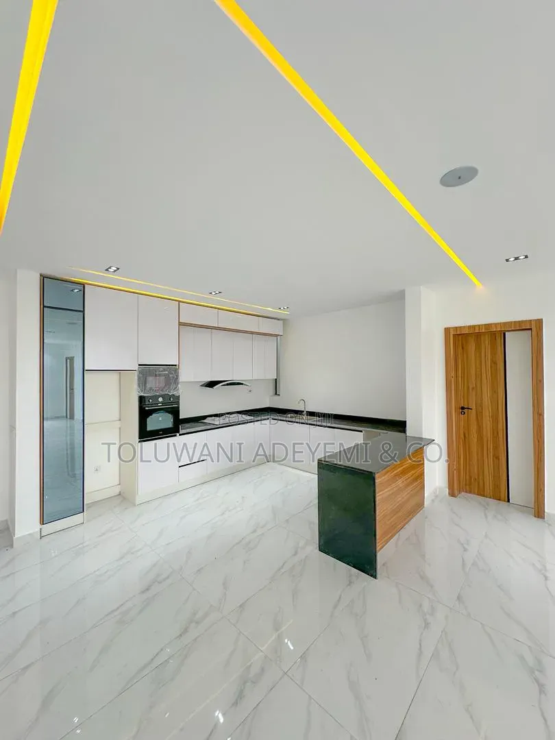 1bdrm Apartment in Victoria Island Extension for sale