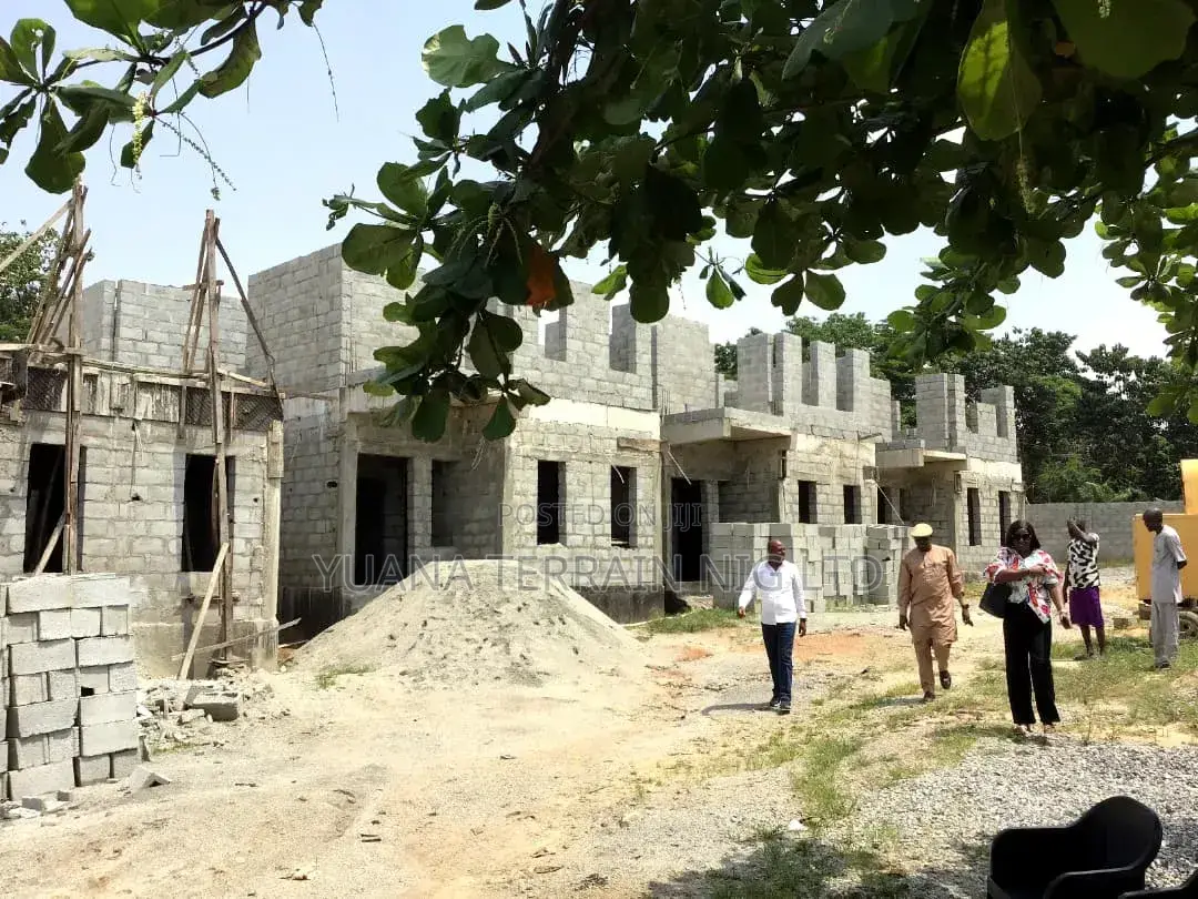 4bdrm Duplex in Mams Estate, Mbora for sale