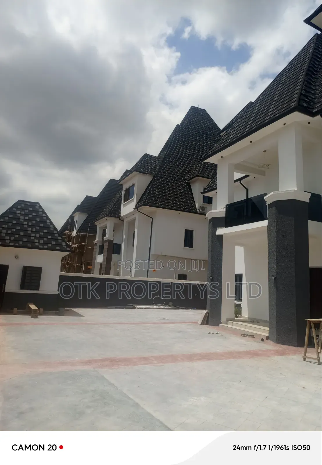 7bdrm Duplex in Efab Metropolis, Bunkoro for sale