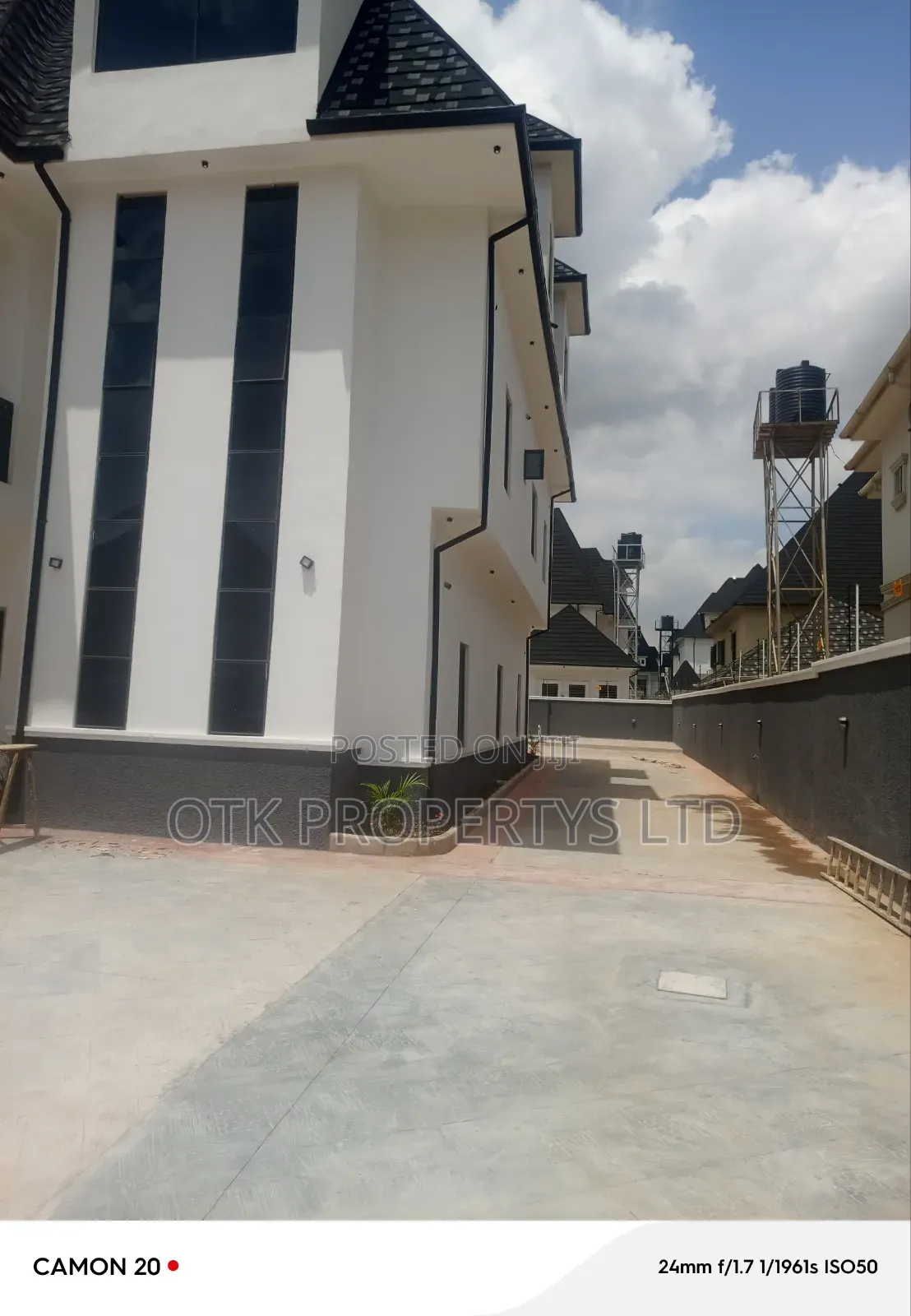 7bdrm Duplex in Efab Metropolis, Bunkoro for sale