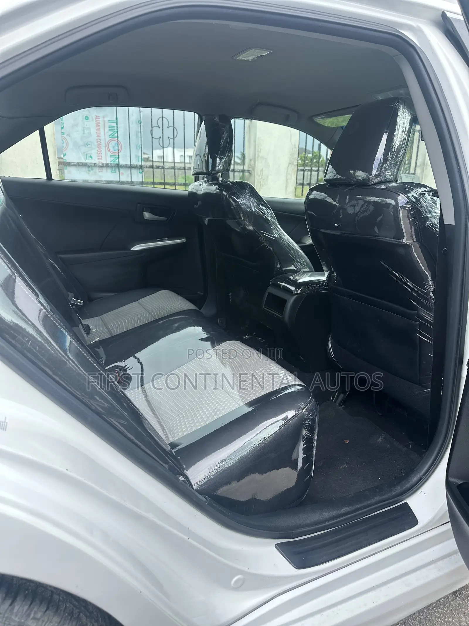 Toyota Camry SE 4dr Sedan (2.5L 4cyl 6A) 2013 White