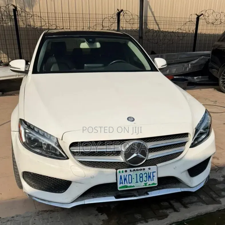 Mercedes-Benz C300 Luxury 4dr AWD 4Matic Sedan (2.0L 4cyl 7A) 2015