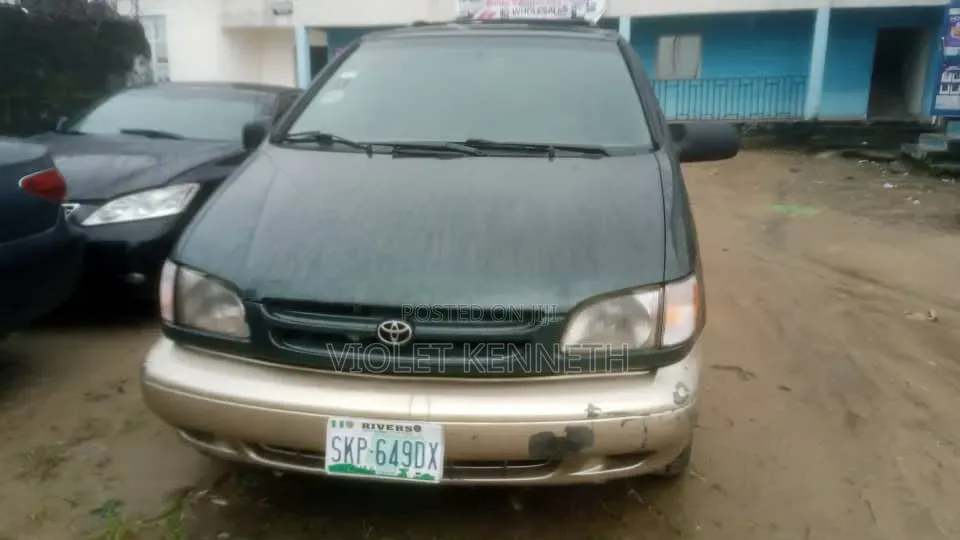Toyota Sienna 2001 Green