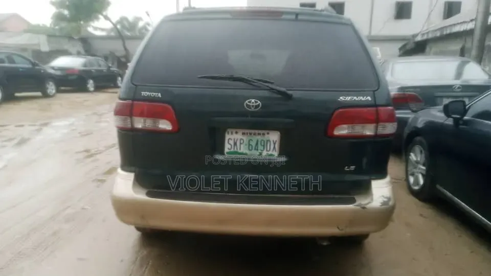 Toyota Sienna 2001 Green