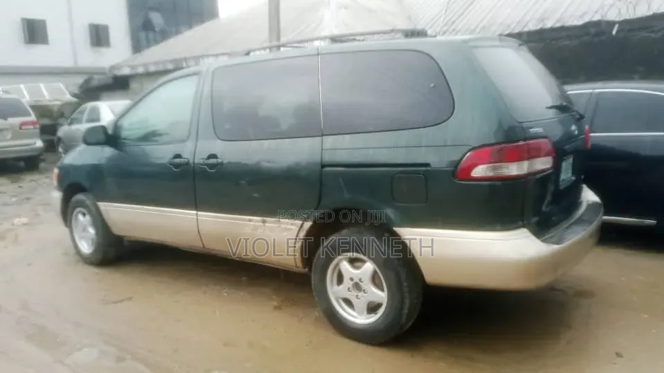 Toyota Sienna 2001 Green