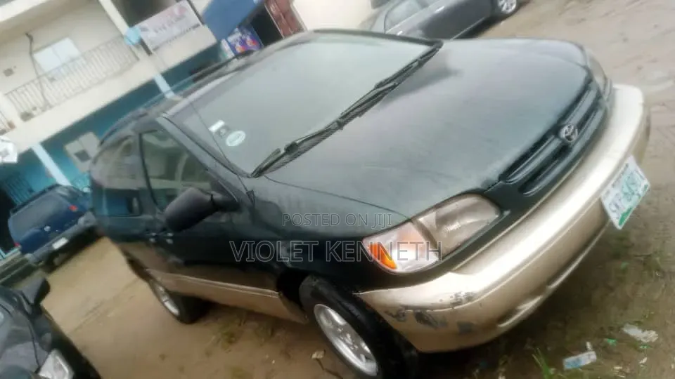 Toyota Sienna 2001 Green