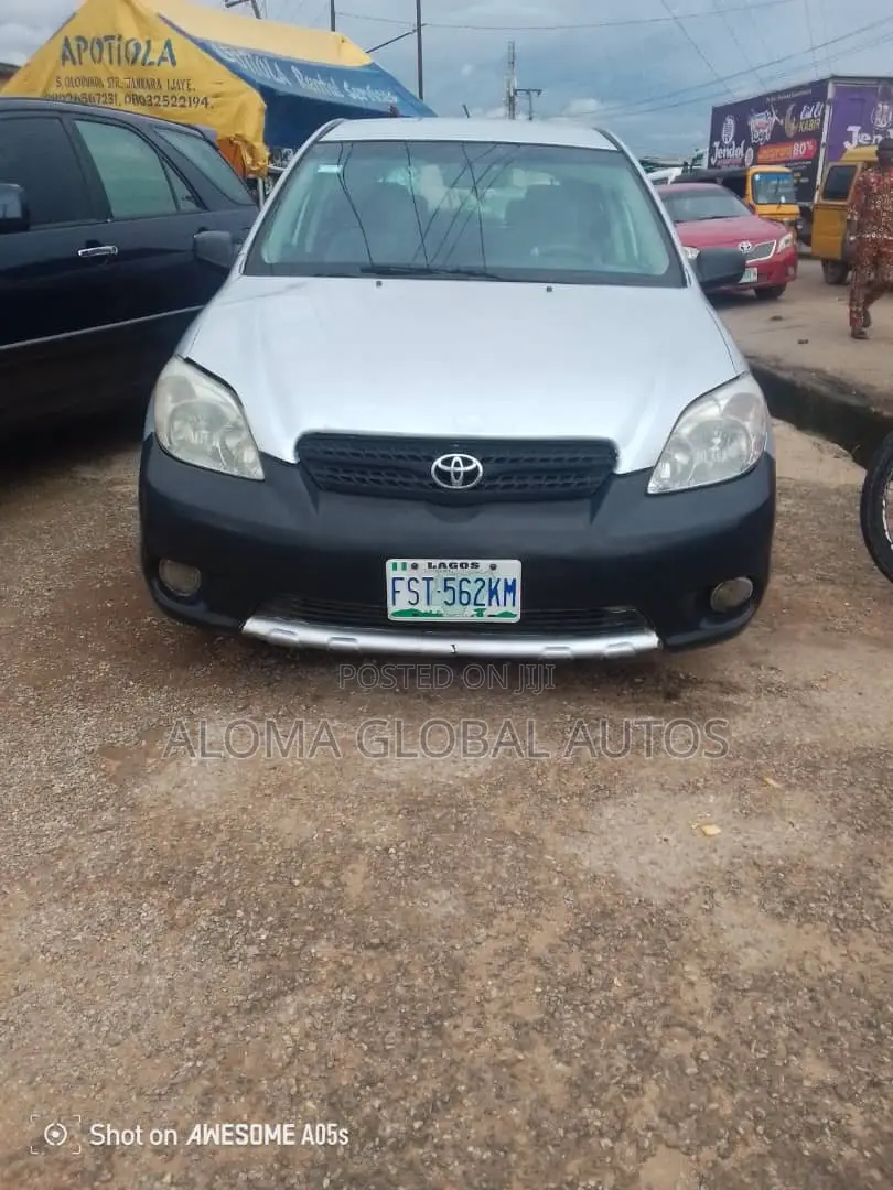 Toyota Matrix XR Hatchback FWD (1.8L 4cyl 4A) 2007 Silver