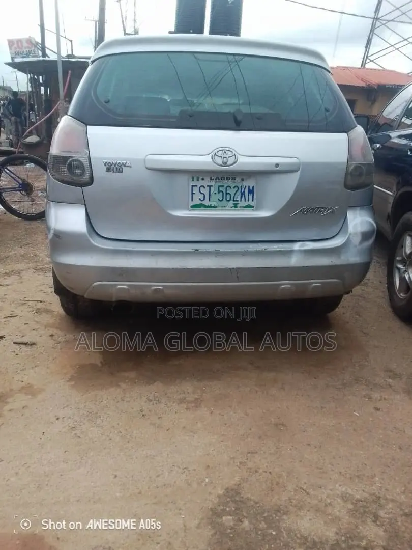 Toyota Matrix XR Hatchback FWD (1.8L 4cyl 4A) 2007 Silver