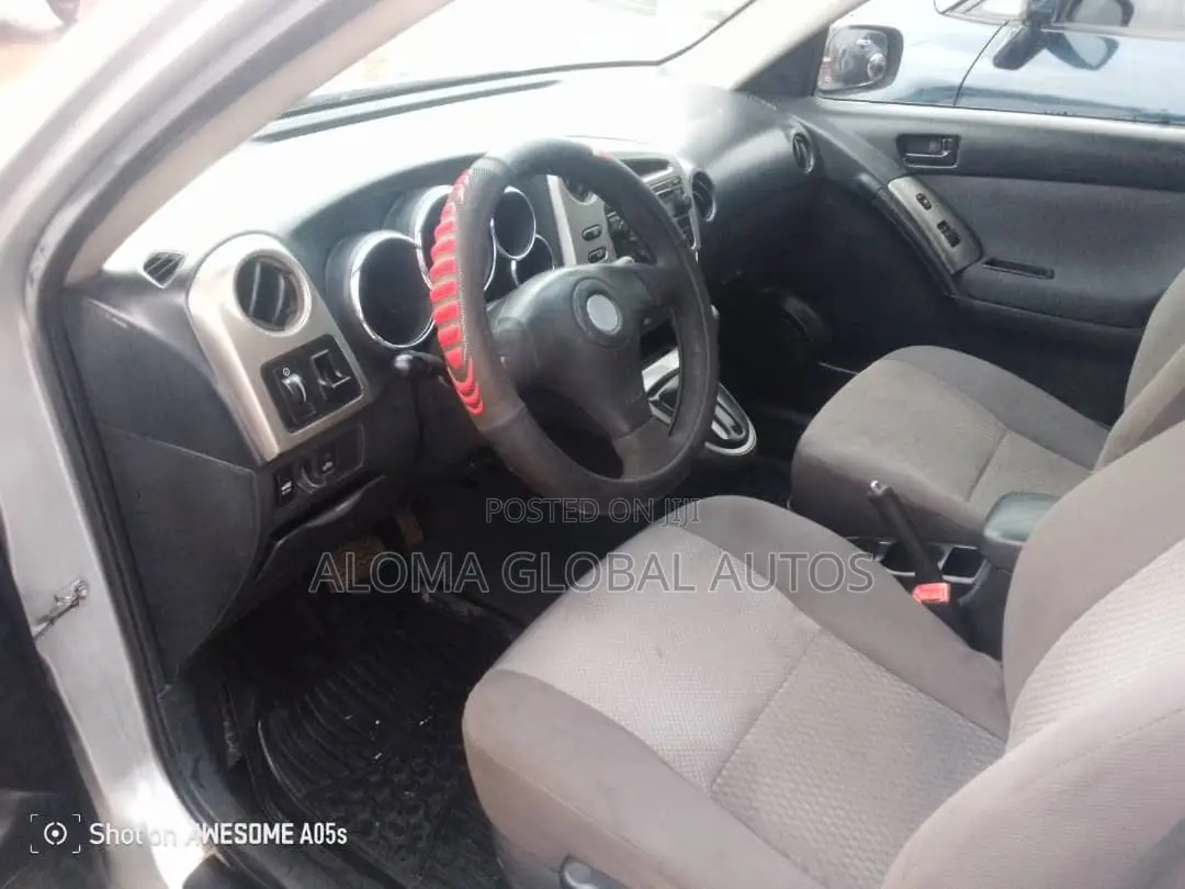 Toyota Matrix XR Hatchback FWD (1.8L 4cyl 4A) 2007 Silver