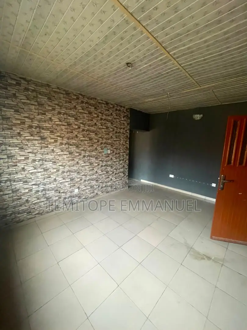 Furnished Mini Flat in Shasha for rent