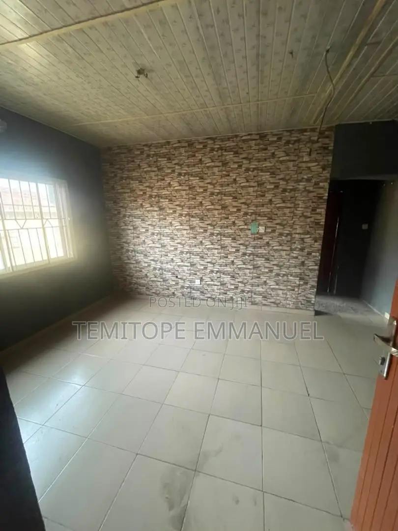Furnished Mini Flat in Shasha for rent