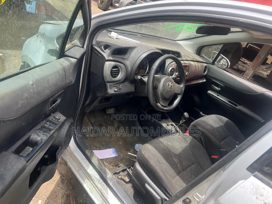 Toyota Yaris 2014 Silver