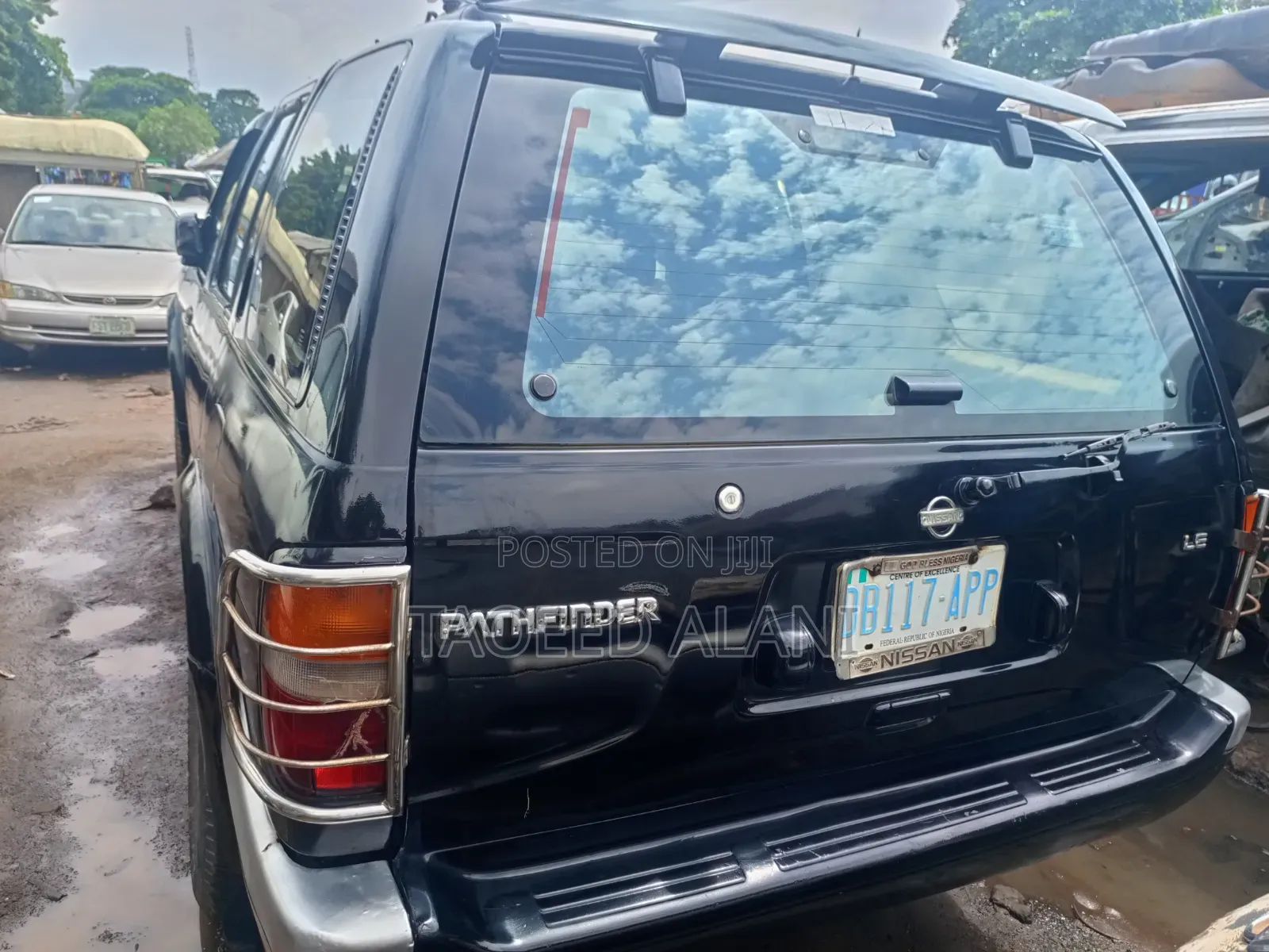 Nissan Pathfinder 1998 Black