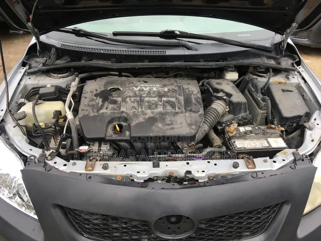 Toyota Corolla 2010 Silver