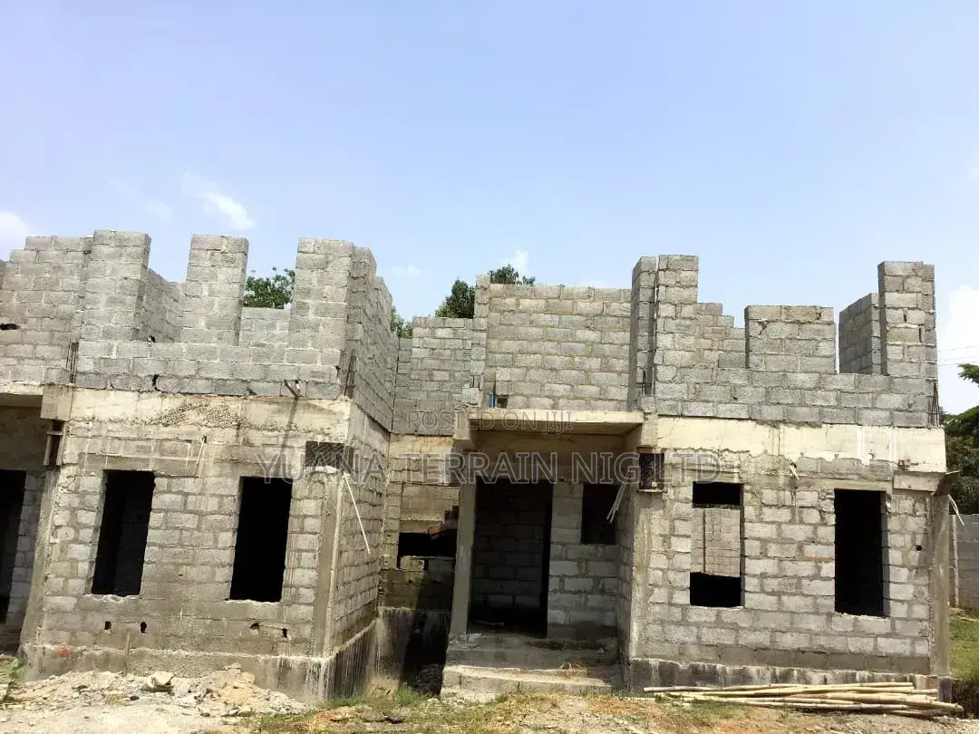 4bdrm Duplex in Mams Estate, Mbora for sale
