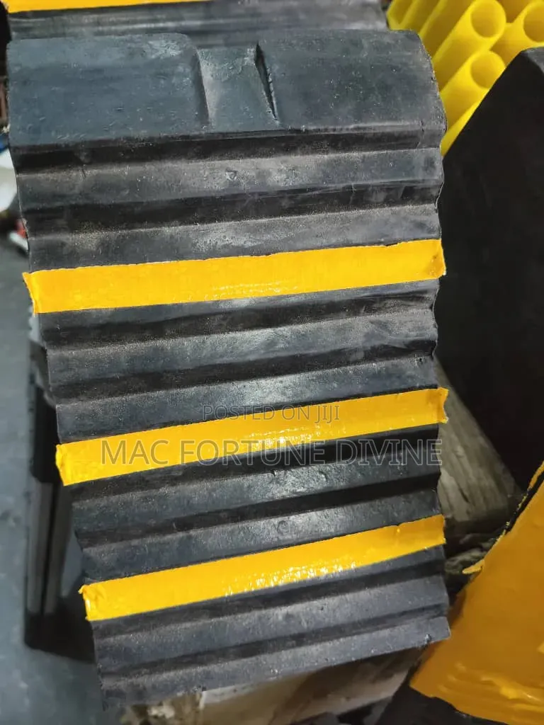 Heavy-duty Rubber Wheel Chock