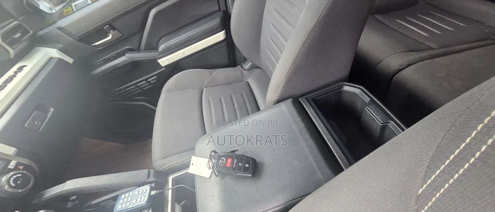Toyota Tacoma 2024 White