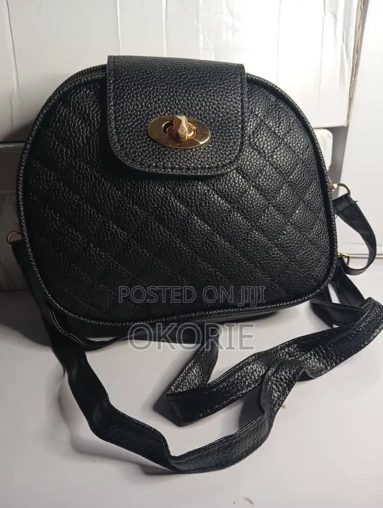 Women's Black Quilted Crossbody Handbag With Adjustable Strap