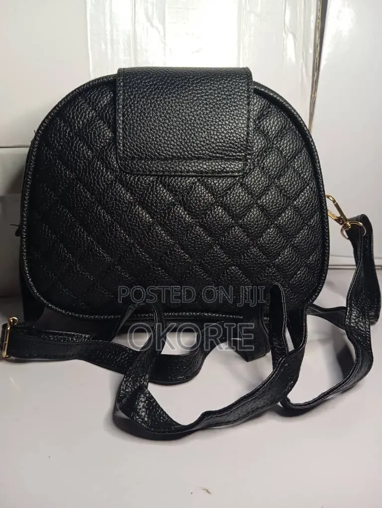 Women's Black Quilted Crossbody Handbag With Adjustable Strap