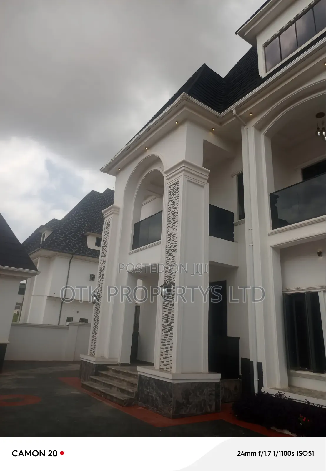 7bdrm Duplex in Efab Metropolis, Bunkoro for sale