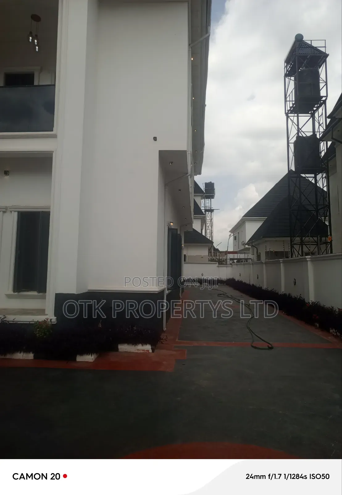 7bdrm Duplex in Efab Metropolis, Bunkoro for sale
