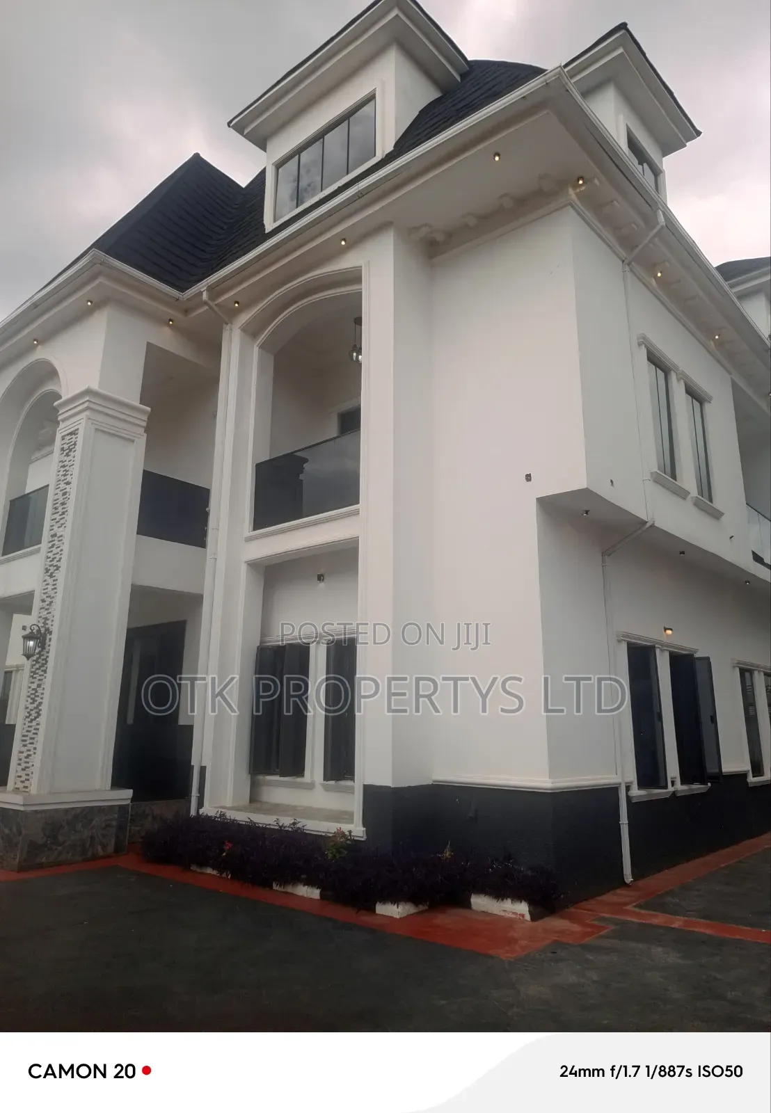 7bdrm Duplex in Efab Metropolis, Bunkoro for sale