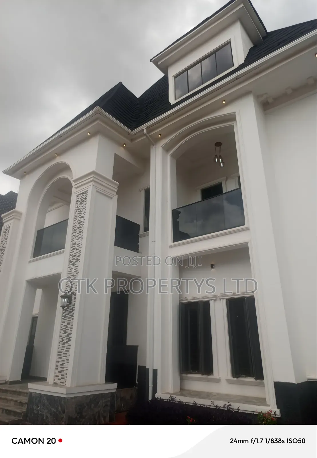 7bdrm Duplex in Efab Metropolis, Bunkoro for sale