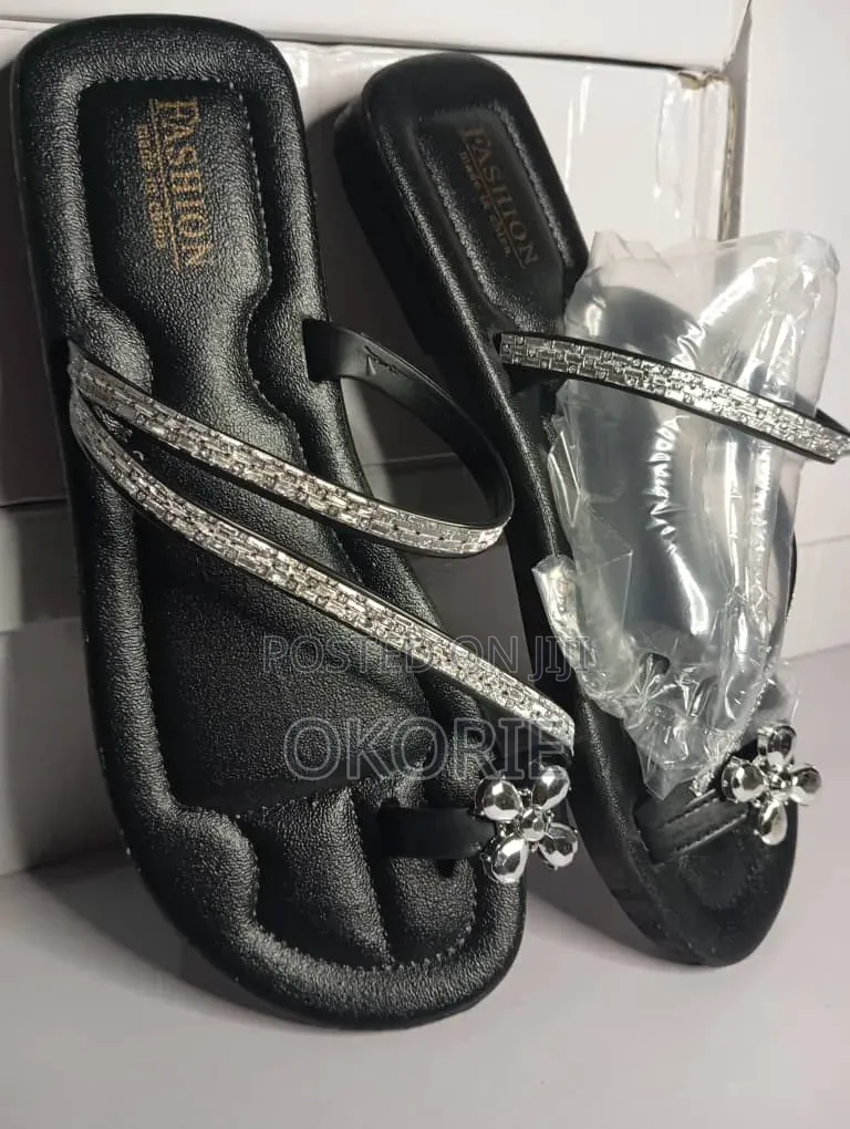 French-Style Lightweight Slip-on Toe Rhinestone-Studded Trendy Sandals