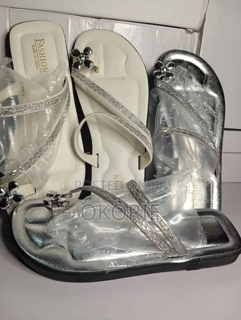French-Style Lightweight Slip-on Toe Rhinestone-Studded Trendy Sandals