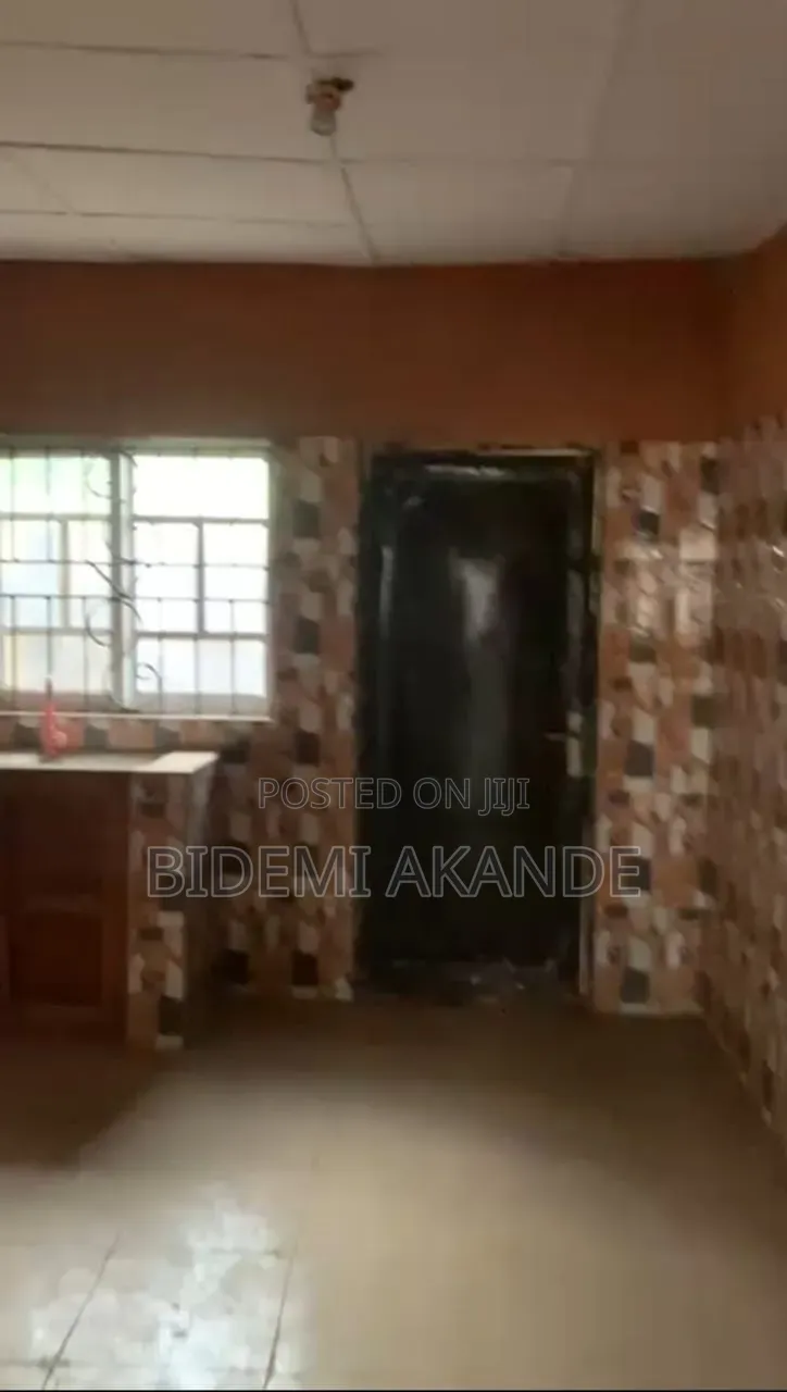 3bdrm Bungalow in Mowe, Obafemi-Owode for sale