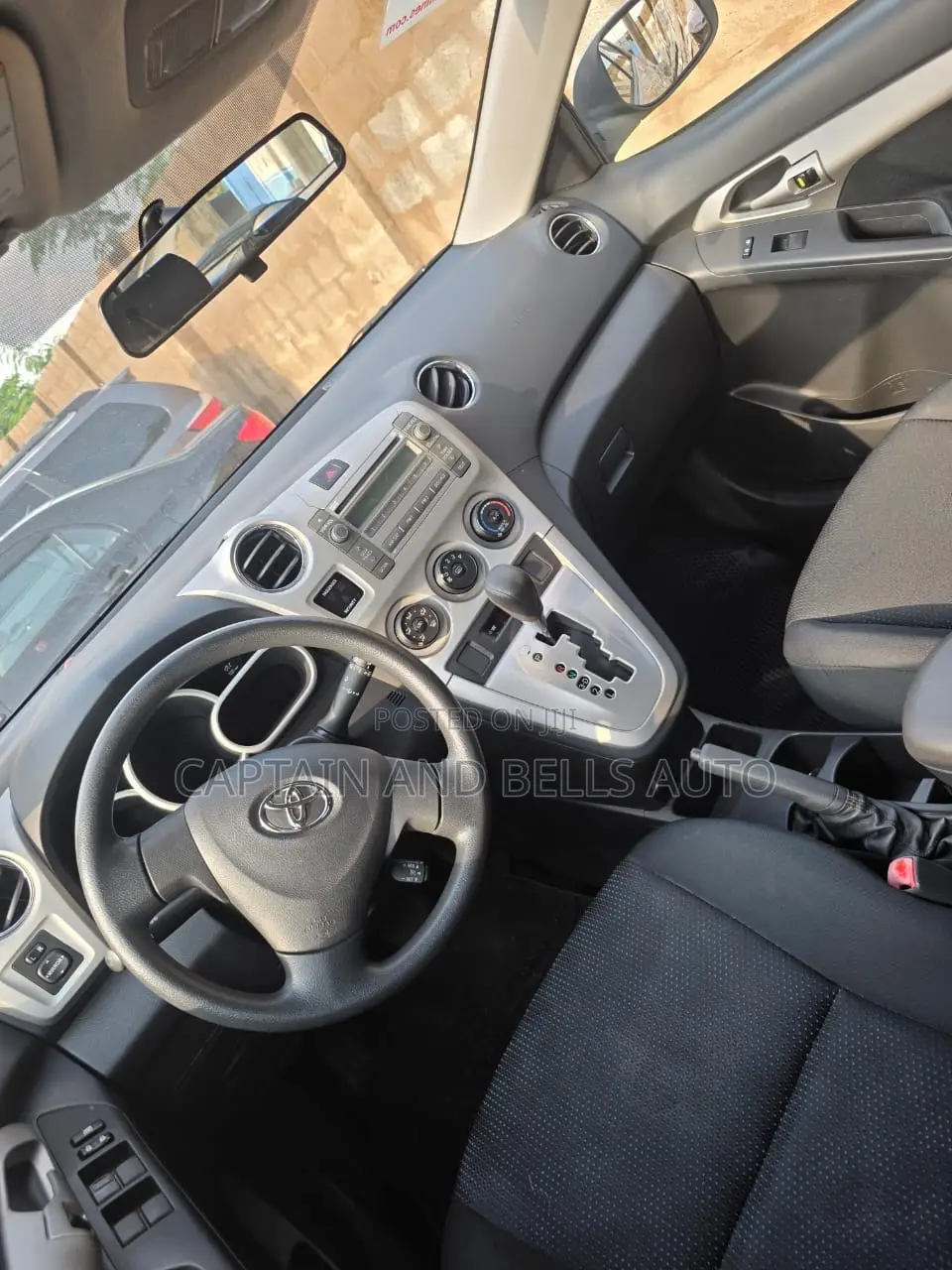 Toyota Matrix Hatchback FWD (1.8L 4cyl 5M) 2010 Silver