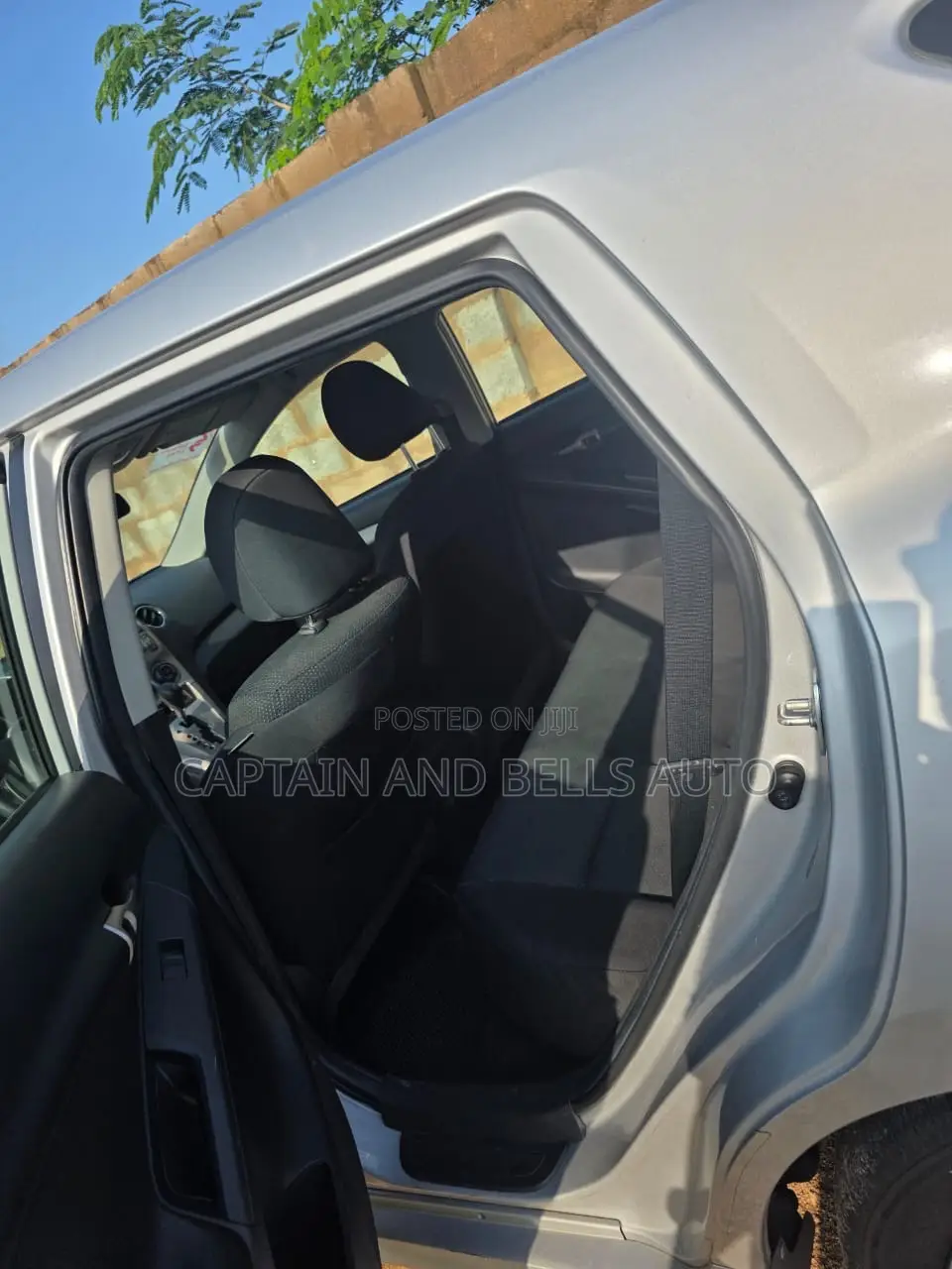 Toyota Matrix Hatchback FWD (1.8L 4cyl 5M) 2010 Silver
