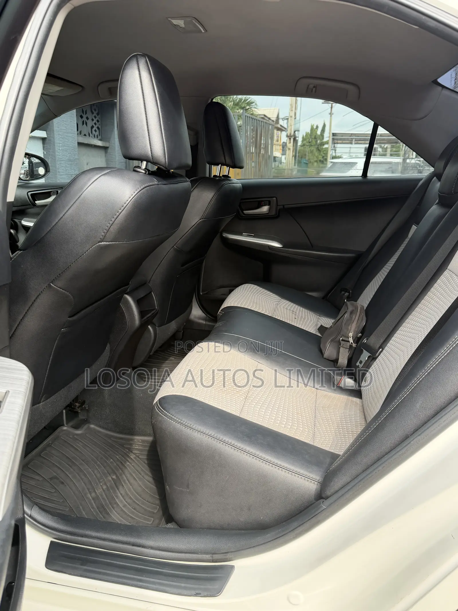 Toyota Camry SE Sport 4dr Sedan (2.5L 4cyl 6A) 2014 White