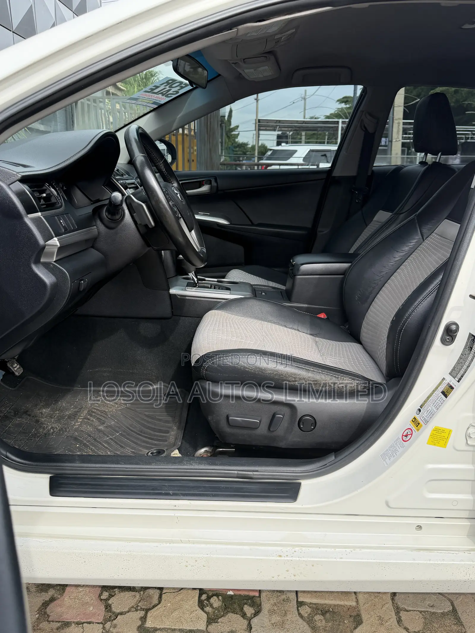 Toyota Camry SE Sport 4dr Sedan (2.5L 4cyl 6A) 2014 White
