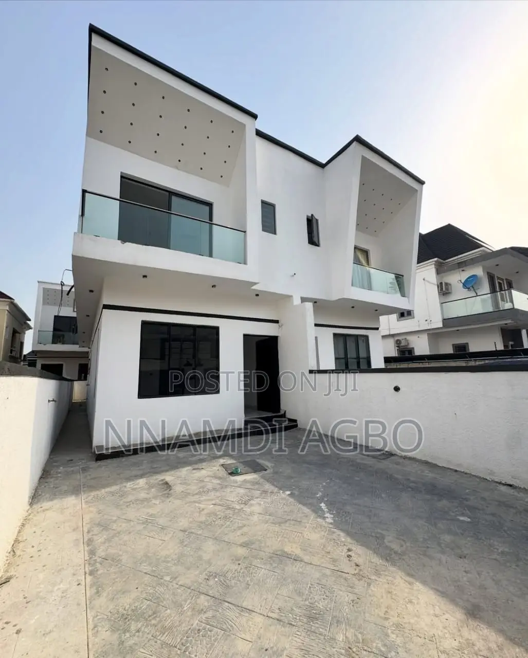 4bdrm Duplex in Chevron for rent