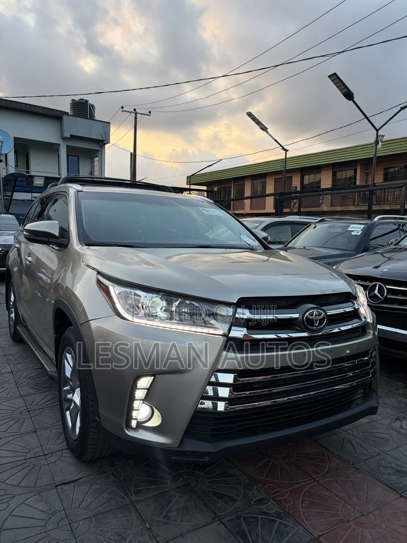 Toyota Highlander Limited Platinum 4dr SUV AWD (3.5L 6cyl 6A) 2015 Gold
